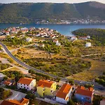 Διαμέρισμα Bare I Danica *
