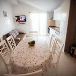 Bare I Danica Apartman *