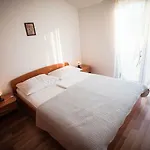 Bare I Danica Apartman *
