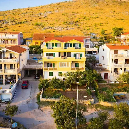 Bare I Danica Apartmán *