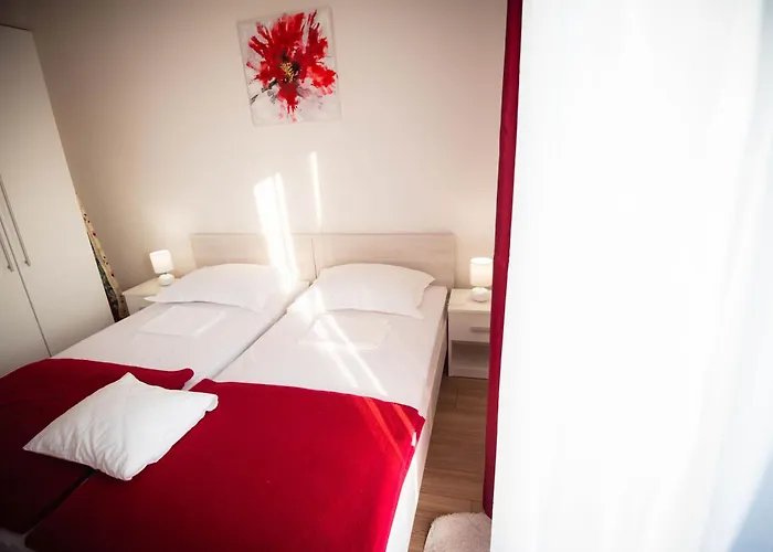 Bare I Danica Apartman Grebastica