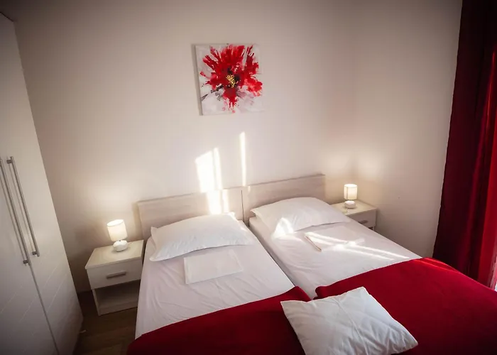 Bare I Danica Grebastica