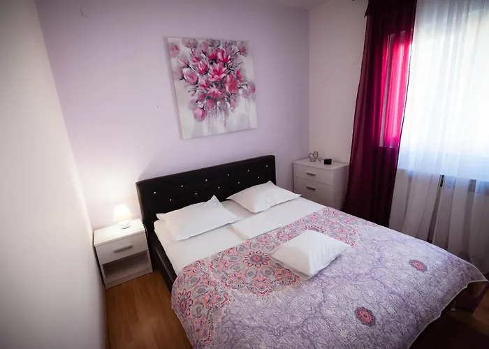 Bare I Danica Apartman *