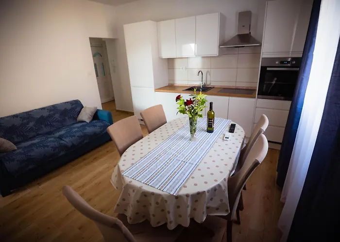 Bare I Danica Grebastica