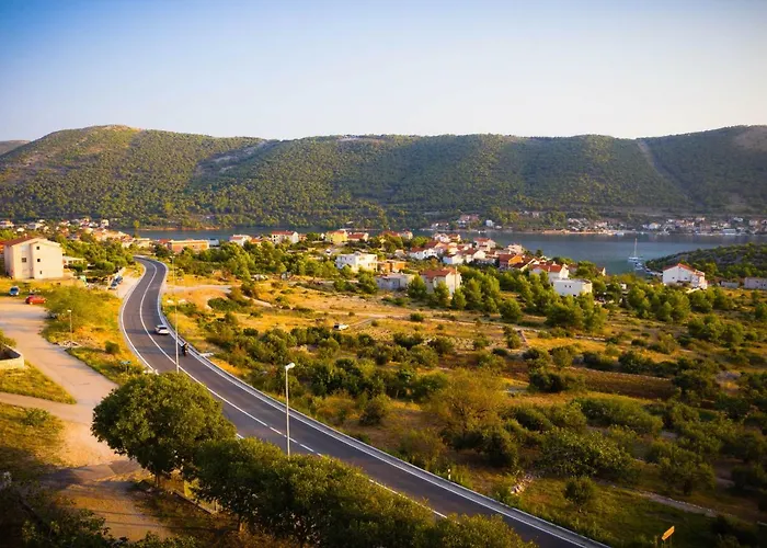 Bare I Danica Apartman Grebastica