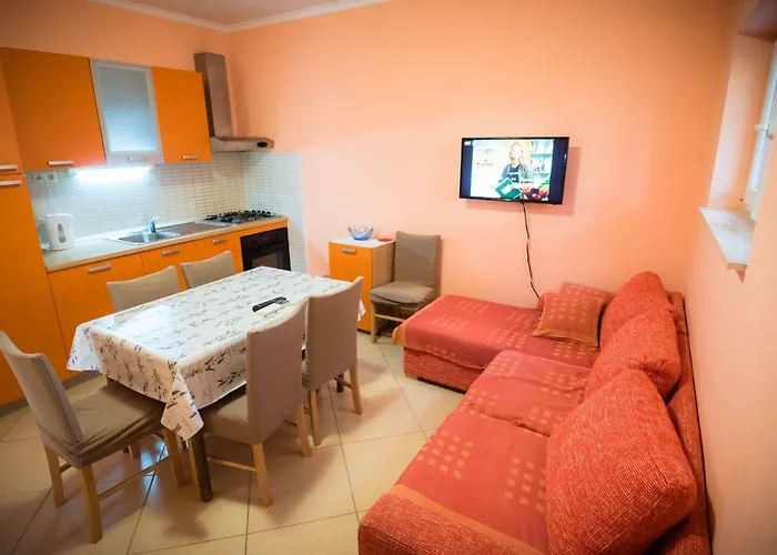 Bare I Danica Apartman Grebastica