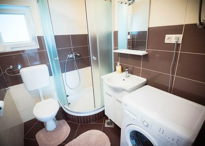 Bare I Danica Apartman Grebastica