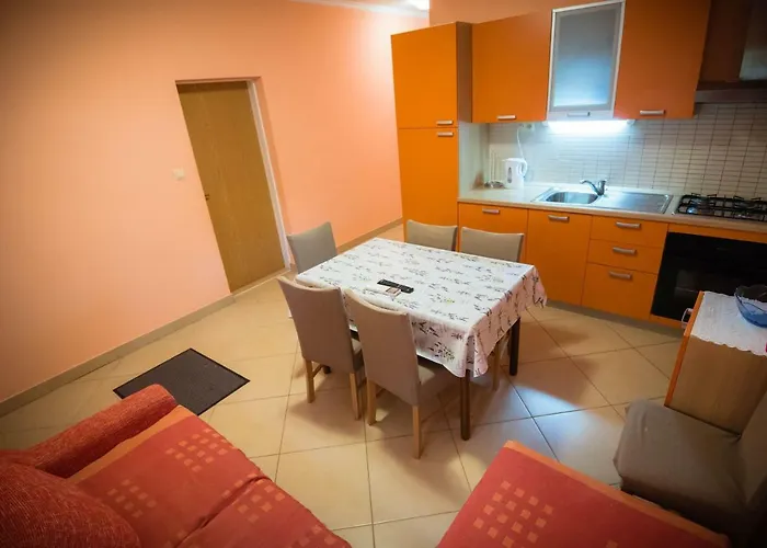 Bare I Danica Apartman Grebastica